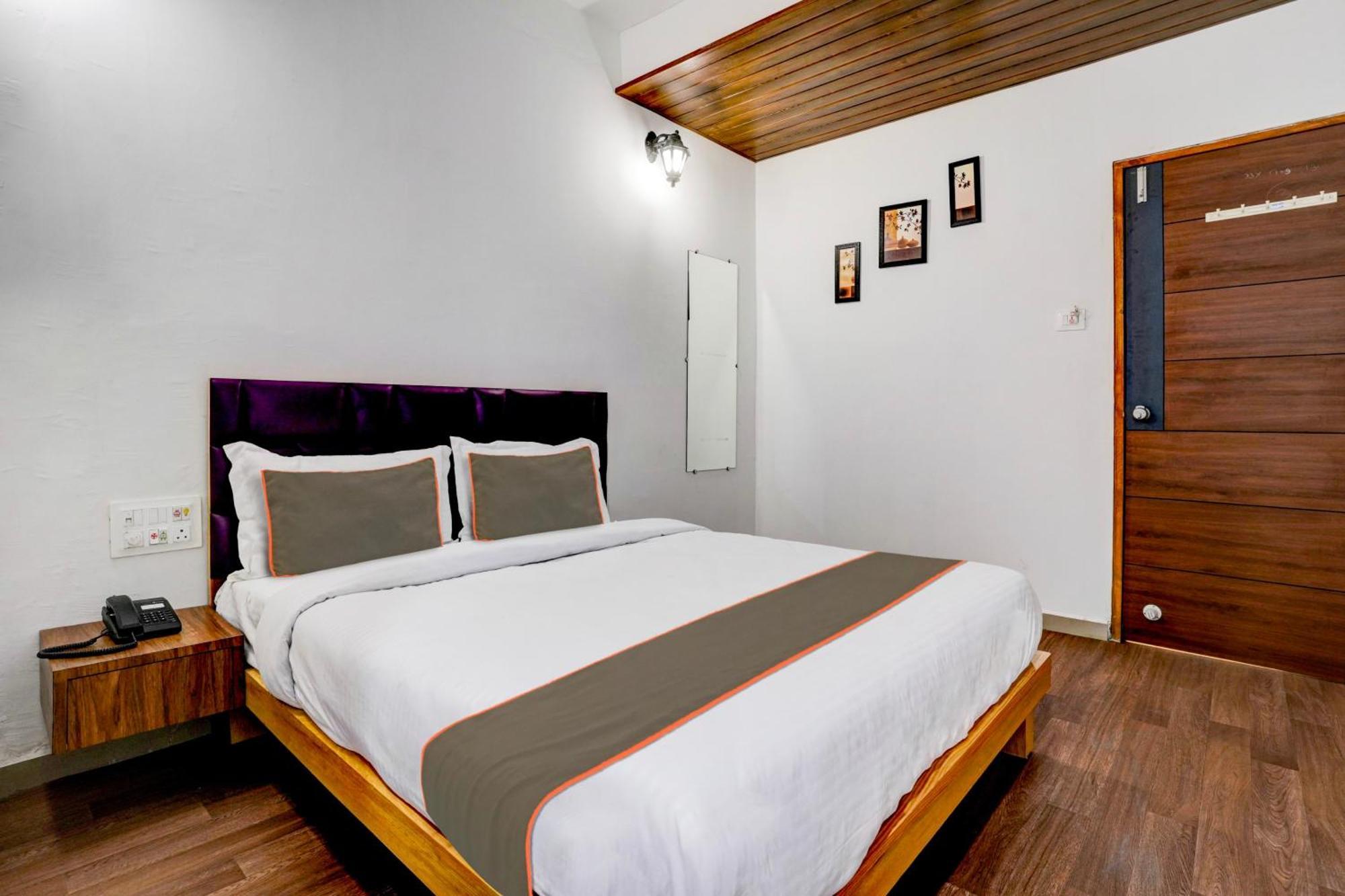 Hotel Silk, Premier Budget Friendly Luxury Hotel In Surat, Perfect For Families, Couples And Business Travelers Exterior foto