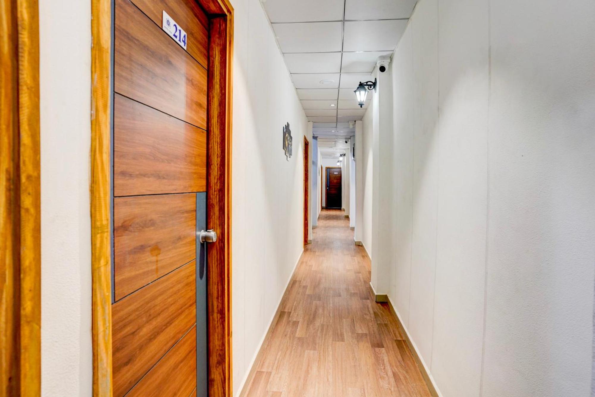 Hotel Silk, Premier Budget Friendly Luxury Hotel In Surat, Perfect For Families, Couples And Business Travelers Exterior foto
